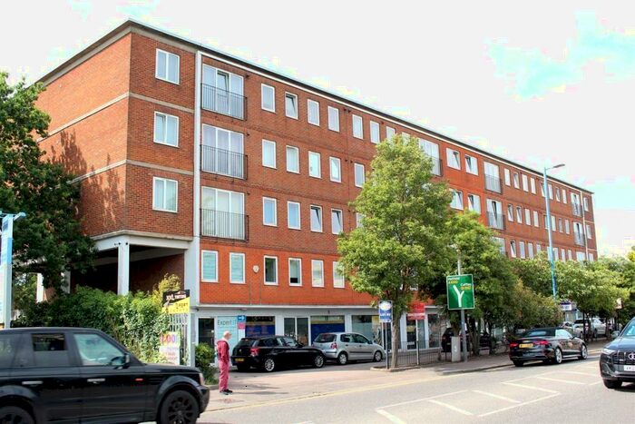 2 Bedroom Apartment To Rent In Hollies House, Potters Bar, EN6