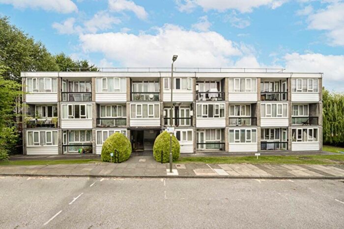 1 Bedroom Flat To Rent In Ashbourne Close, North Finchley, N12
