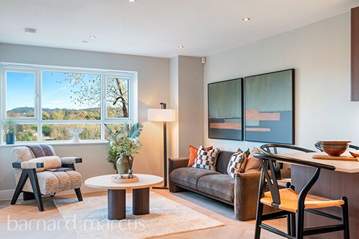 2 Bedroom Flat For Sale In Riddlesdown Road, Purley, CR8