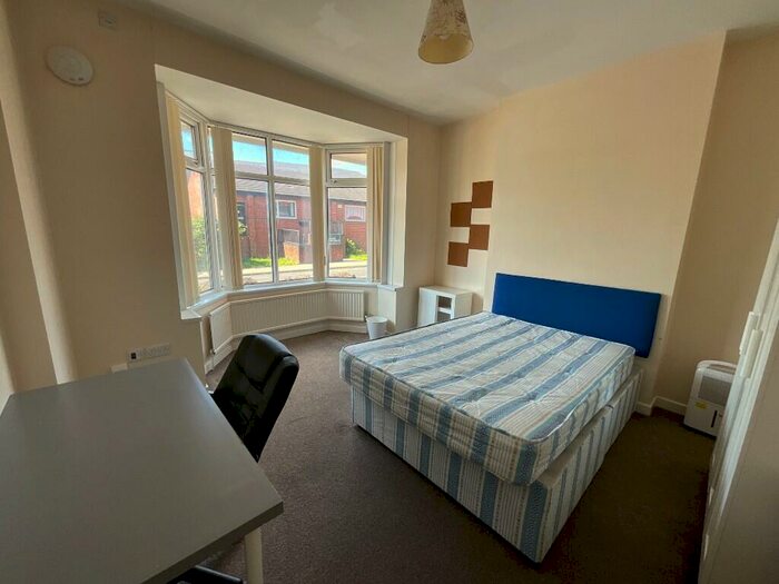 6 Bedroom Semi-Detached House To Rent In Faraday Road, Nottingham, Nottinghamshire, NG7