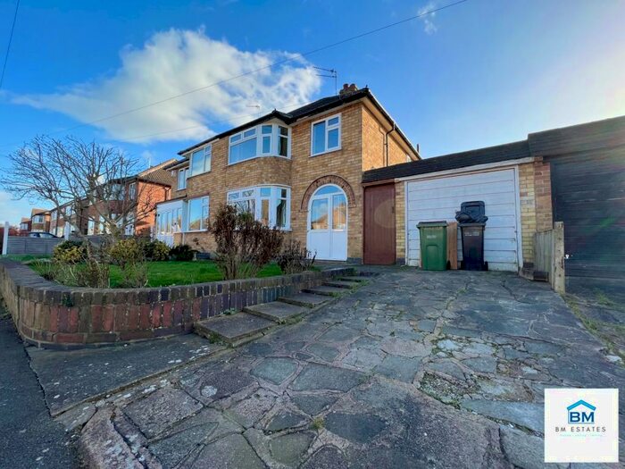 3 Bedroom Semi-Detached House To Rent In Ruskington Drive, Wigston, LE18