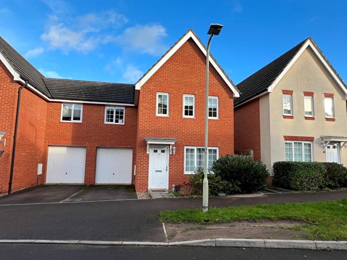 3 Bedroom Semi-Detached House To Rent In Chatsworth Park, Winnersh, RG41