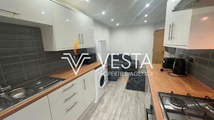 4 Bedroom Semi-Detached House To Rent In Gerard Avenue, Coventry, CV4