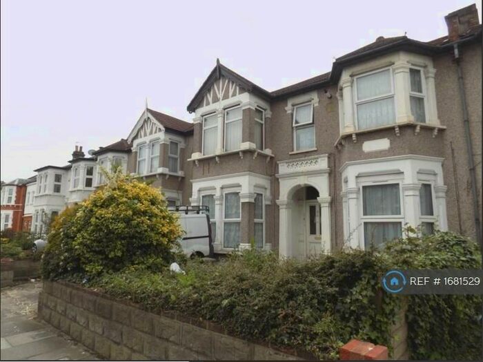 1 Bedroom Flat To Rent In The Drive, Ilford, IG1