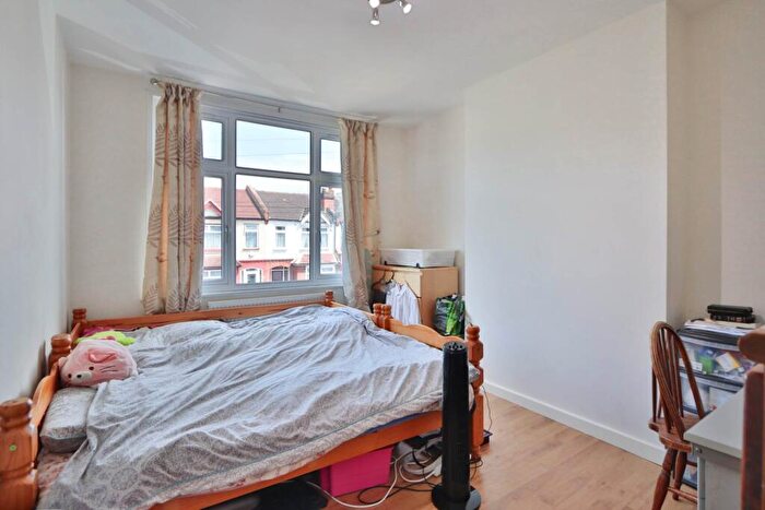 3 Bedroom End Of Terrace House For Sale In Beverley Road, New Malden, KT3