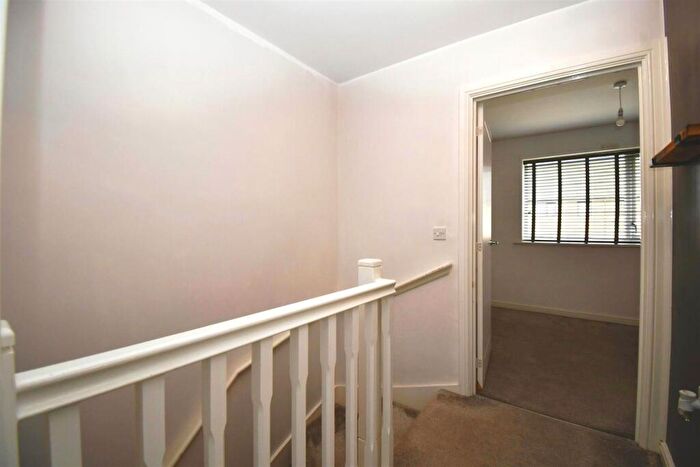 2 Bedroom Semi-Detached House For Sale In Middlesex Road, Hull, HU8