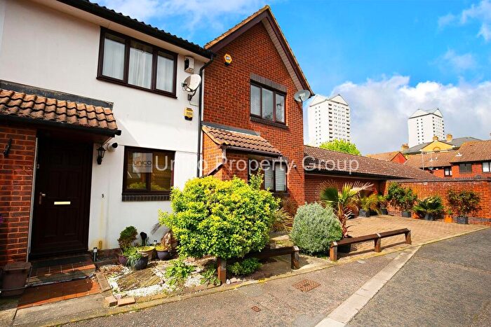 2 Bedroom Terraced House To Rent In Claire Place, London, E14