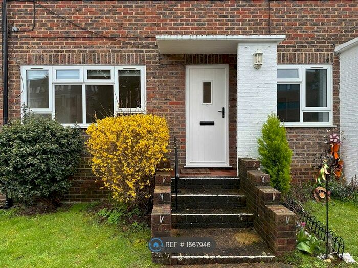2 Bedroom Flat To Rent In Ormerod Court, Haywards Heath, RH16