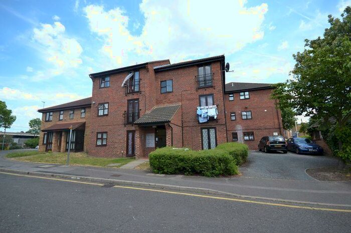 1 Bedroom Flat To Rent In Shafter Road, Dagenham, RM10