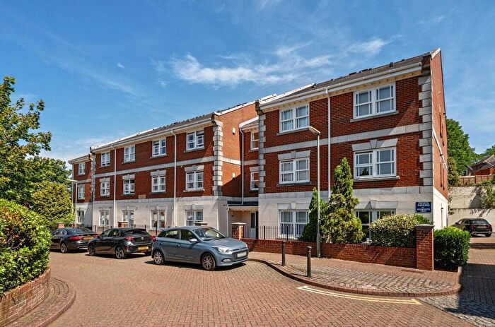 1 Bedroom Flat For Sale In St. Lukes Square, Guildford, Surrey, GU1