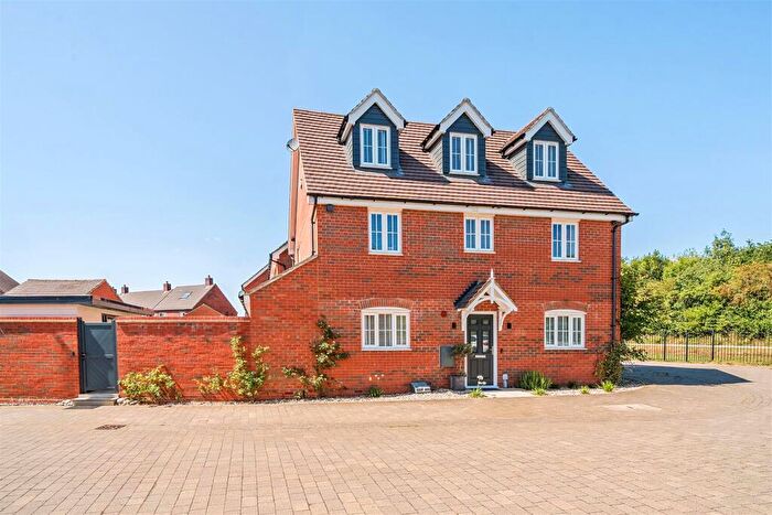 4 Bedroom Detached House For Sale In Appledine Way, Bedford, MK41