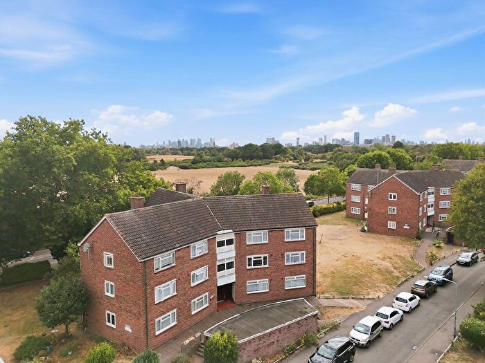 2 Bedroom Flat For Sale In Brading Crescent, Aldersbrook, E11