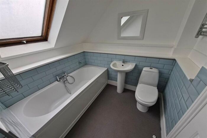 2 Bedroom Apartment To Rent In Bedroom Apartment St Floor In Godalming, GU7