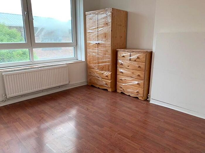 3 Bedroom Flat To Rent In Stanborough House, Empson Street, London, E3