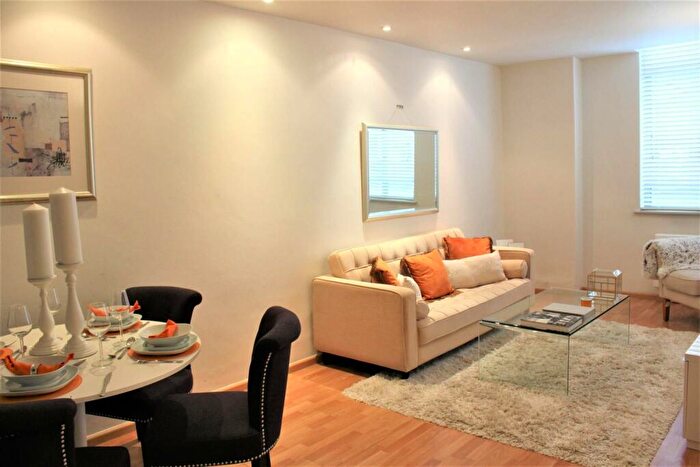 1 Bedroom Flat To Rent In City Road, Old Street, London, EC1V