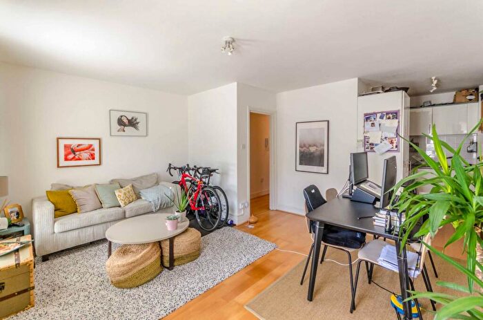 1 Bedroom Flat To Rent In Barnsbury Street, Islington, London, N1