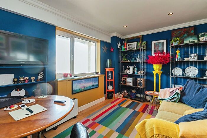 1 Bedroom Flat For Sale In Marine Court, St. Leonards-On-Sea, TN38