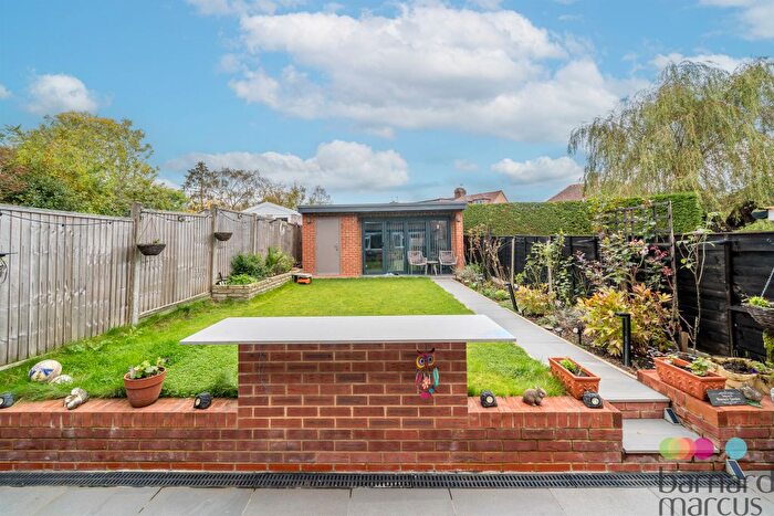 3 Bedroom Terraced House For Sale In Linden Road, London, N11