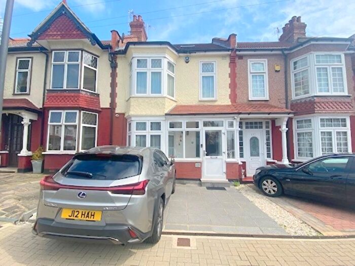 4 Bedroom Terraced House To Rent In Byron Road, Wealdstone, HA3