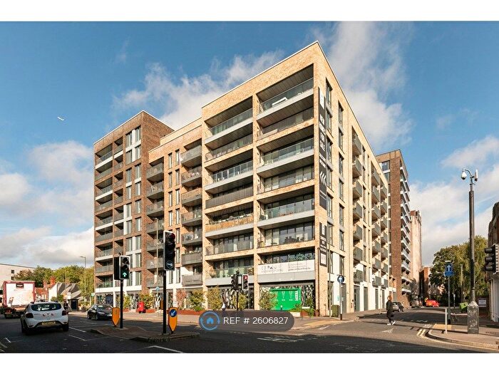 1 Bedroom Flat To Rent In Sandown House, Staines-Upon-Thames, TW18