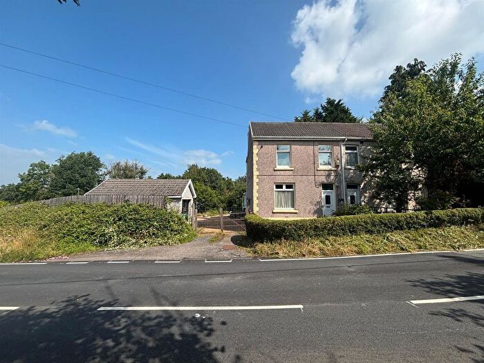 3 Bedroom Semi-Detached House For Sale In Heol Morlais, Trimsaran, Kidwelly, SA17