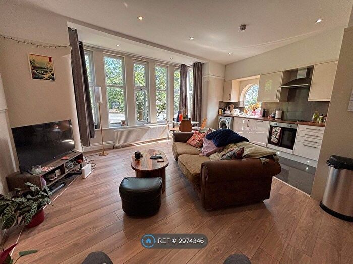 2 Bedroom Flat To Rent In Welburn Drive, Leeds, LS16