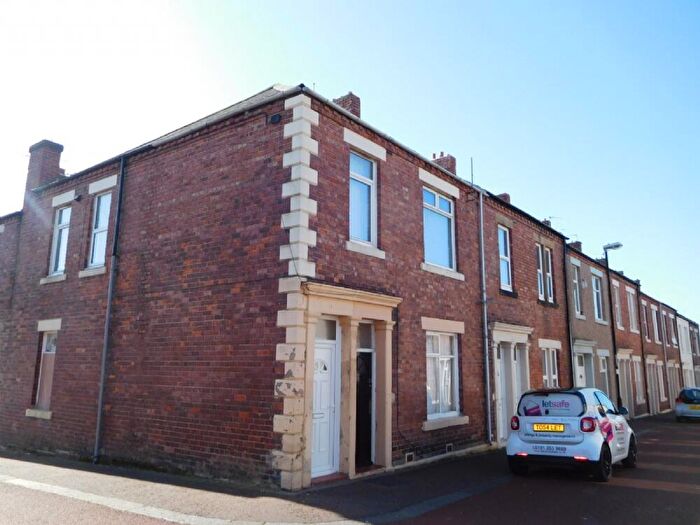 2 Bedroom Flat To Rent In Seymour Street, North Shields. . **Low Move In Costs With This Property ** !!, NE29
