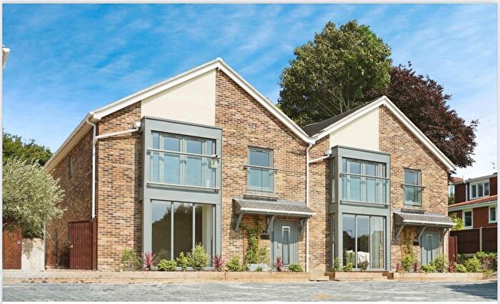 4 Bedroom Semi-Detached House For Sale In Crescent Drive North, Brighton, BN2