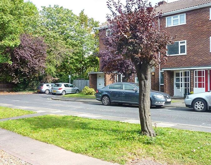 2 Bedroom Flat For Sale In Cumberland Close, St Margarets, Twickenham, TW1