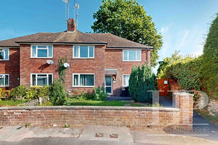 2 Bedroom Flat For Sale In Southwick Close, East Grinstead, RH19
