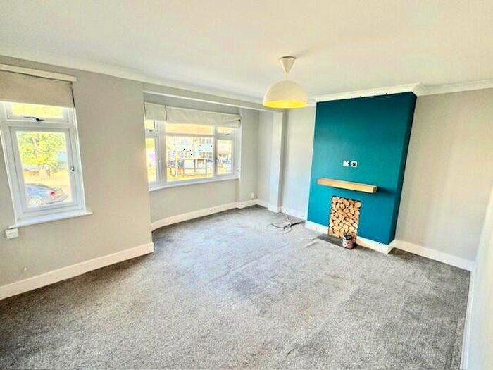 2 Bedroom Maisonette To Rent In Upper Brentwood Road, Gidea Park, RM2