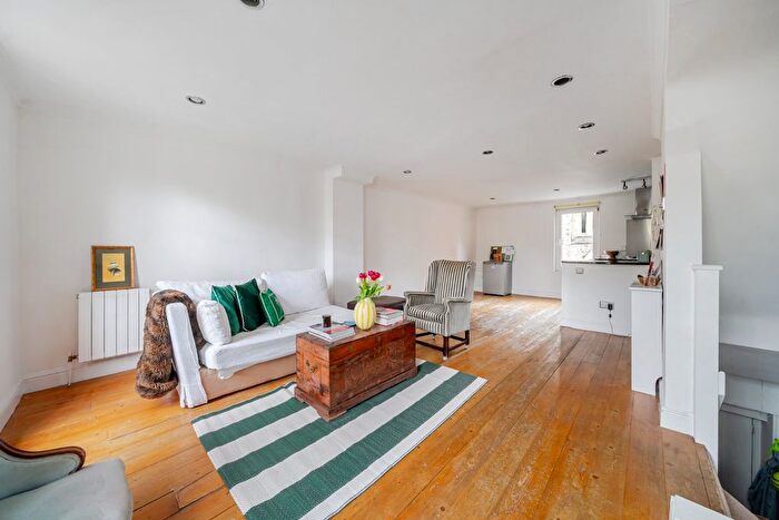 2 Bedroom Flat For Sale In King Street, Hammersmith, London, W6