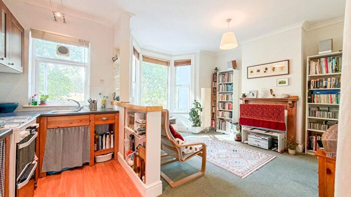 1 Bedroom Flat For Sale In Hill Avenue, Victoria Park, BS3