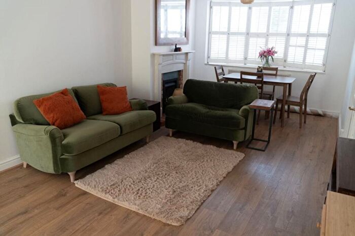 4 Bedroom Semi-Detached House For Sale In Station Road, Amersham, HP7
