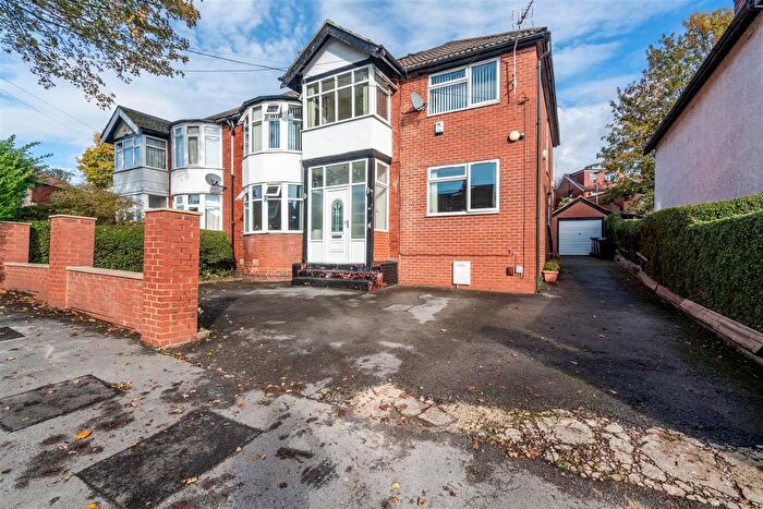 6 Bedroom Semi-Detached House For Sale In St. Martins Road, Chapel Allerton, LS7