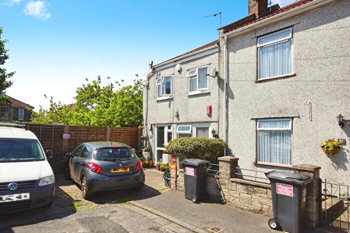 2 Bedroom Flat For Sale In Elgin Road, Bristol, BS16