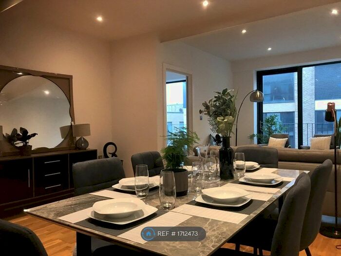 2 Bedroom Flat To Rent In Bannister Road, London, W10