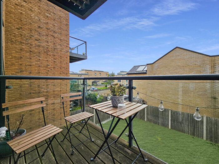 1 Bedroom Flat For Sale In Harvest Road, Cambridge, CB2