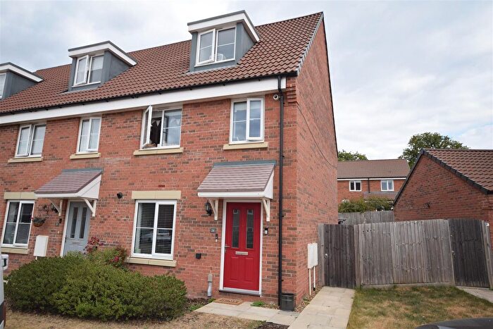 3 Bedroom End Of Terrace House For Sale In Aynhoe Road, Northampton, NN5