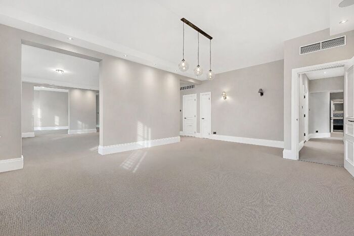 3 Bedroom Flat To Rent In St Mary Abbots Court, Warwick Gardens, W14