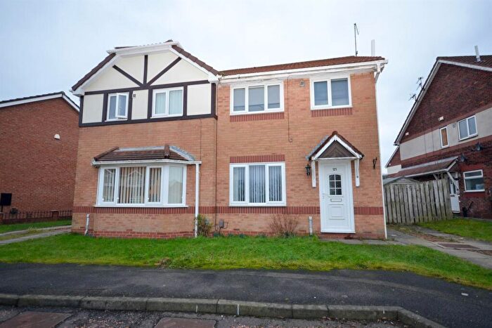 3 Bedroom Semi Detached House To Rent In Chaucer Close, Gateshead, NE8