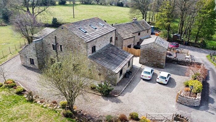 5 Bedroom Barn Conversion To Rent In Colne Road, Barnoldswick, BB18