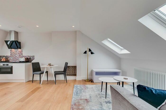 1 Bedroom Flat To Rent In Rostrevor Road, London, SW6
