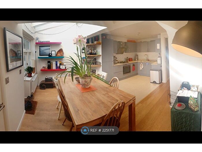 2 Bedroom Semi-Detached House To Rent In Shaftesbury Rd, London, N19