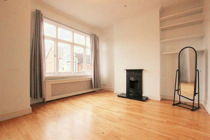 1 Bedroom Flat To Rent In Lascotts Road, Wood Green, N22
