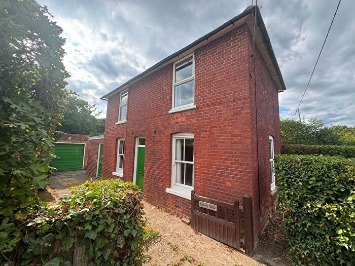 2 Bedroom Detached House For Sale In Staplehurst, Kent, TN12