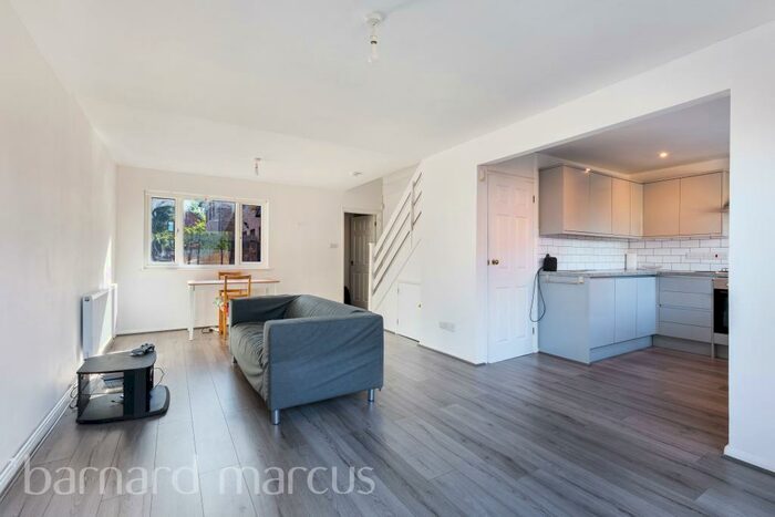 2 Bedroom End Of Terrace House To Rent In Eyebright Close, Croydon, CR0