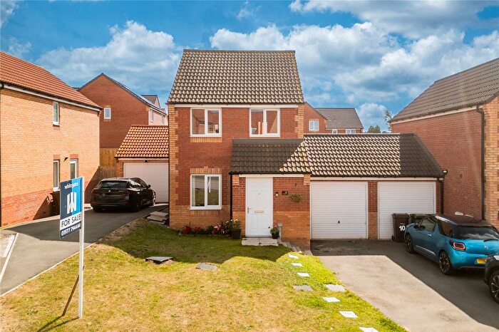 3 Bedroom Link Detached House For Sale In Mulberry Close, Knottingley, West Yorkshire, WF11