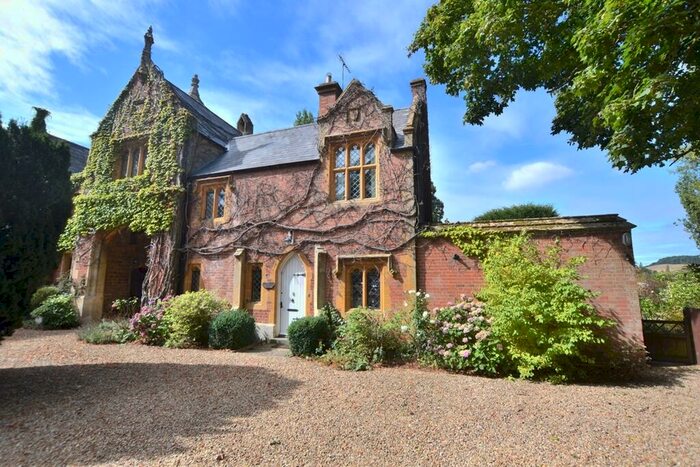 2 Bedroom Lodge To Rent In Toddington, Cheltenham, GL54