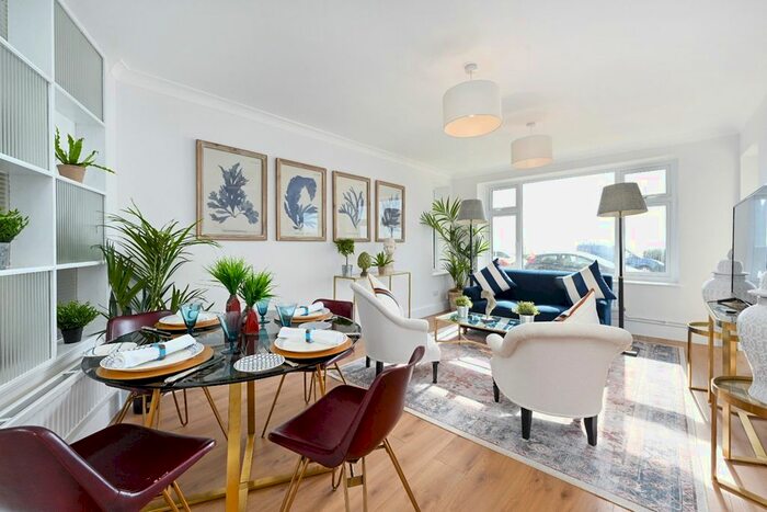 2 Bedroom Flat To Rent In Alderton Court, West Parade, Bexhill-On-Sea, TN39